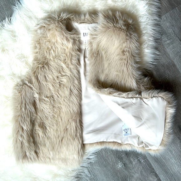 Lush, Faux Fur Vest - Picture 2 of 3